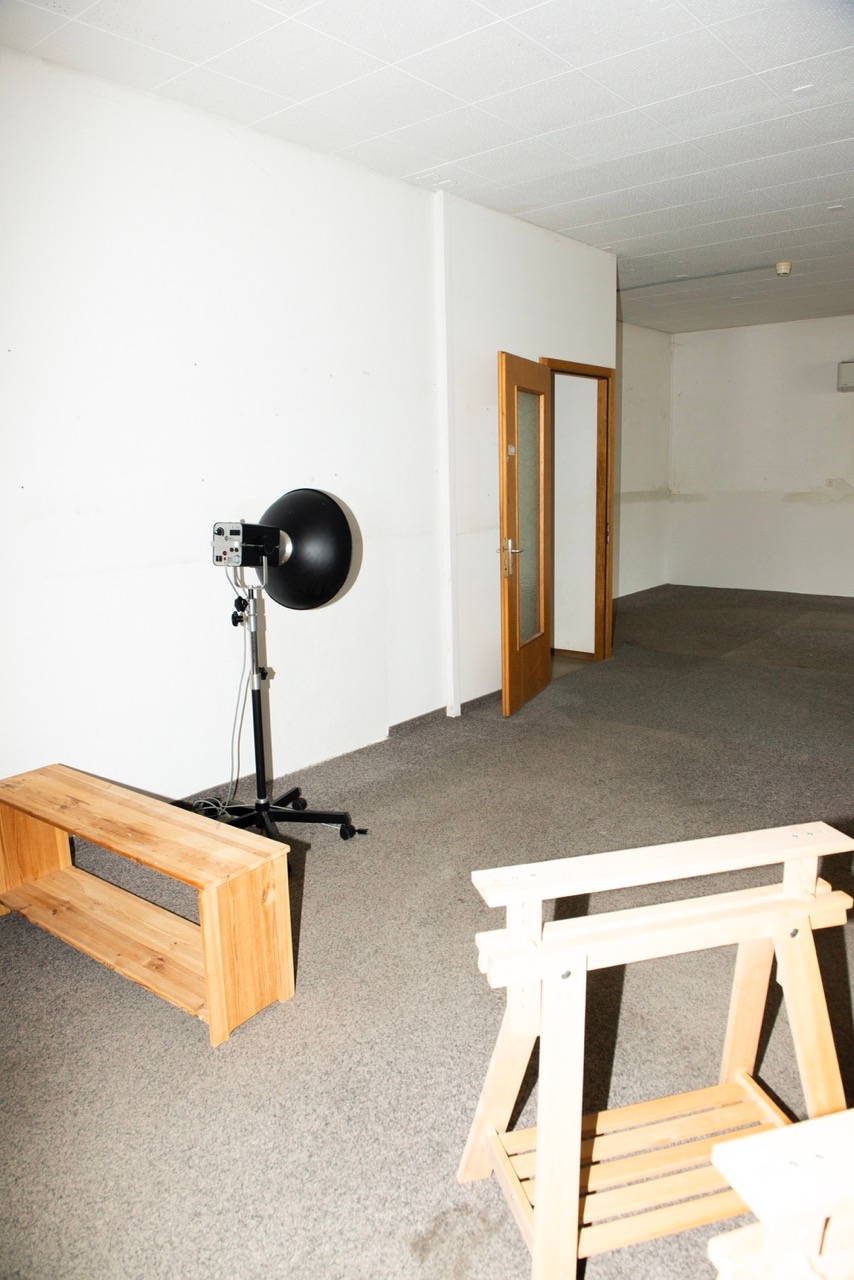 Ateliers bald spot on.